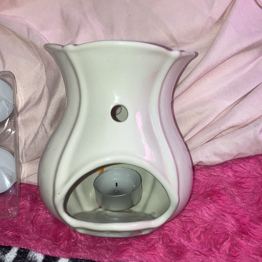Wax melter with 2 small candles and 7 wax scents